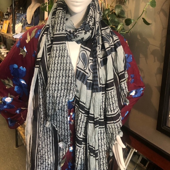 Love stitch boho scarf - Picture 2 of 4
